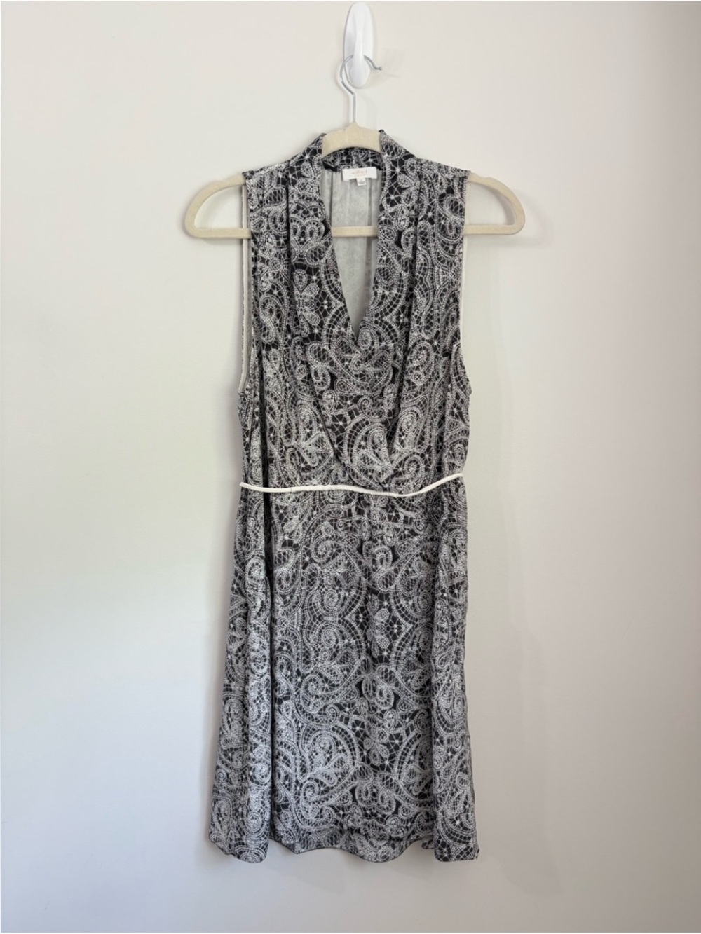 ARITZIA WILFRED Sabine Silk Paisley Dress Belted Quiet Luxury Minimalist Chic M